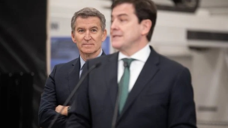 Génova sugiere a Mañueco adelantar las elecciones a después del verano