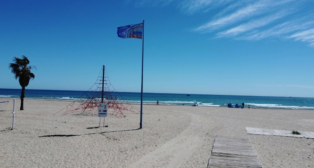 Burriana refuerza el mantenimiento de sus playas con dos nuevas contrataciones