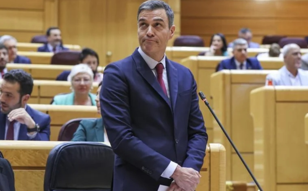 Los funcionarios exigen a Sánchez que les suba inmediatamente el sueldo
