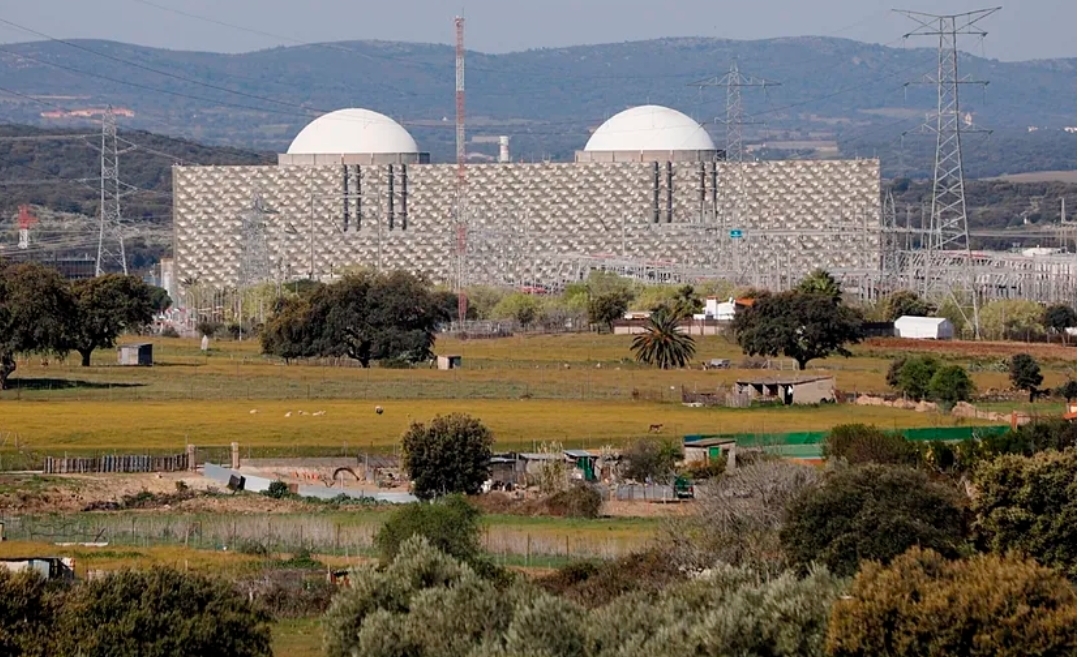 El Gobierno dispuesto a modificar por primera vez el calendario del apagón nuclear: tramitará la prórroga de tres años a Almaraz