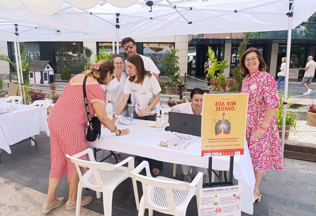 Almassora conciencia a los vecinos sobre los beneficios saludables de dejar el tabaco y los vapeadores