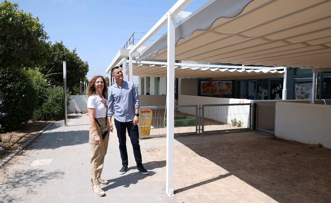 Burriana instala toldos en el CEIP Cardenal Tarancón para proteger a los alumnos del sol y reducir la temperatura