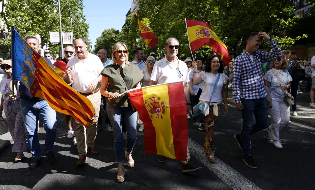 Marta Barrachina abandera en Madrid a cientos de castellonenses que exigen decencia a un Gobierno de España que ha abandonado a la provincia
