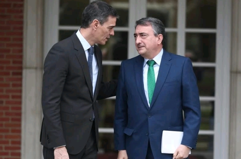 Esteban se rinde al sanchismo: “La única manera de que acabe la legislatura es por voluntad del presidente”