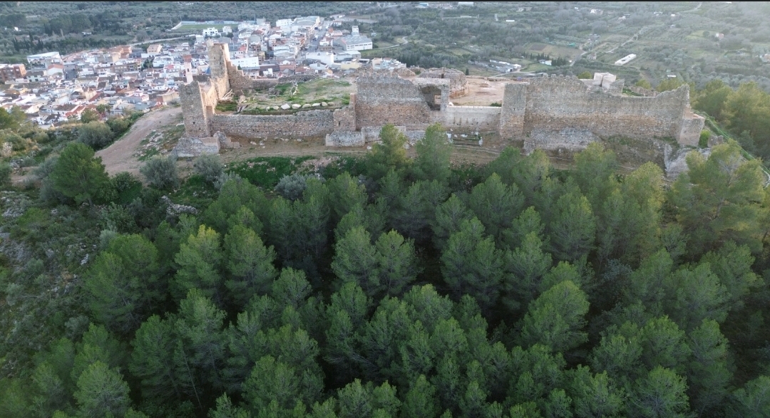 Las murallas y torres del castillo de Artana reciben 150.000 euros del Consell para recuperar “una joya cultural y patrimonial”