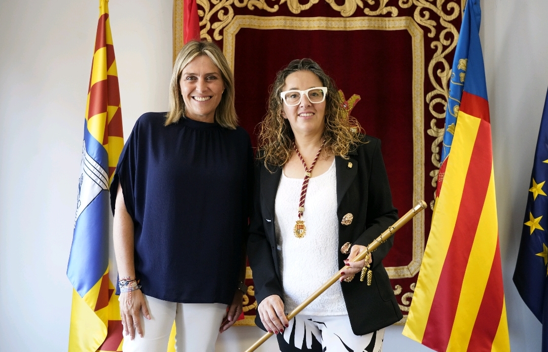 Marta Barrachina arropa a Ana Belén Carratalá en su investidura como nueva alcaldesa de La Vilavella