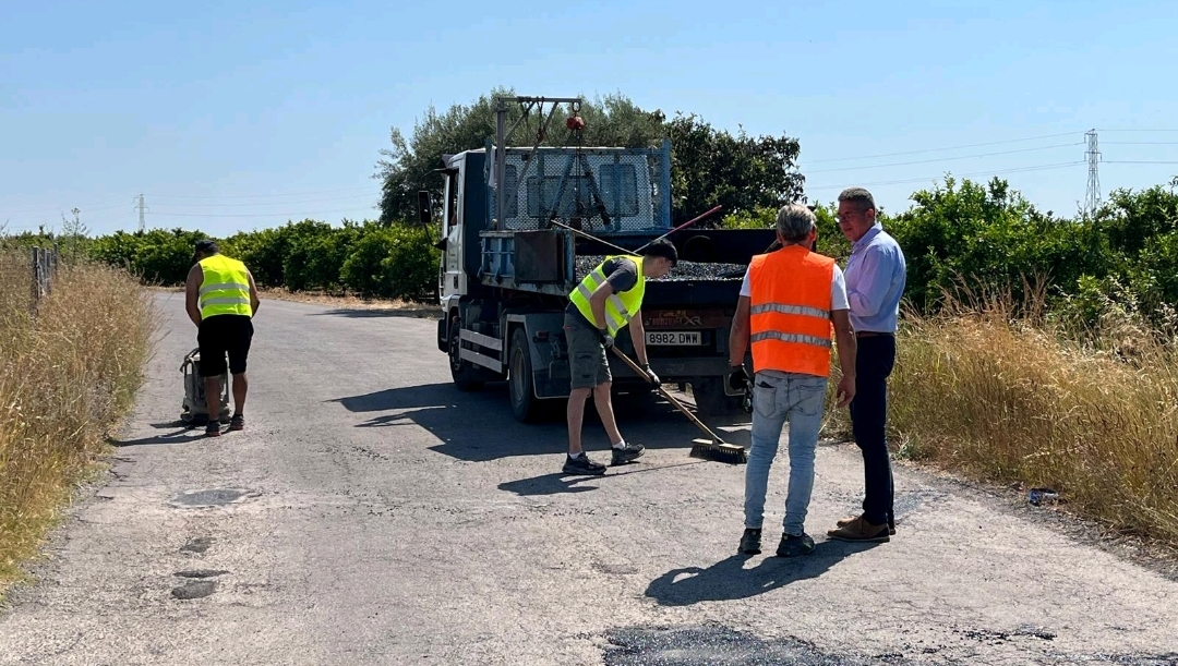 Burriana inicia trabajos de mejora del firme en caminos rurales y vías urbanas con una inversión superior a los 110.000 euros