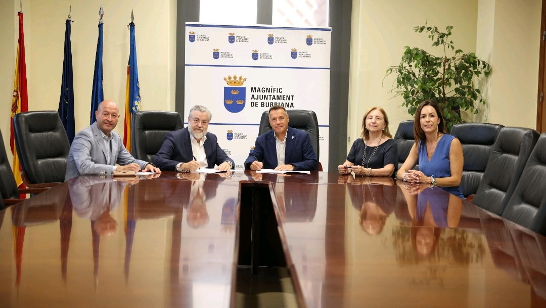 Burriana y MicroBank firman un convenio de colaboración para incentivar el autoempleo y la actividad emprendedora