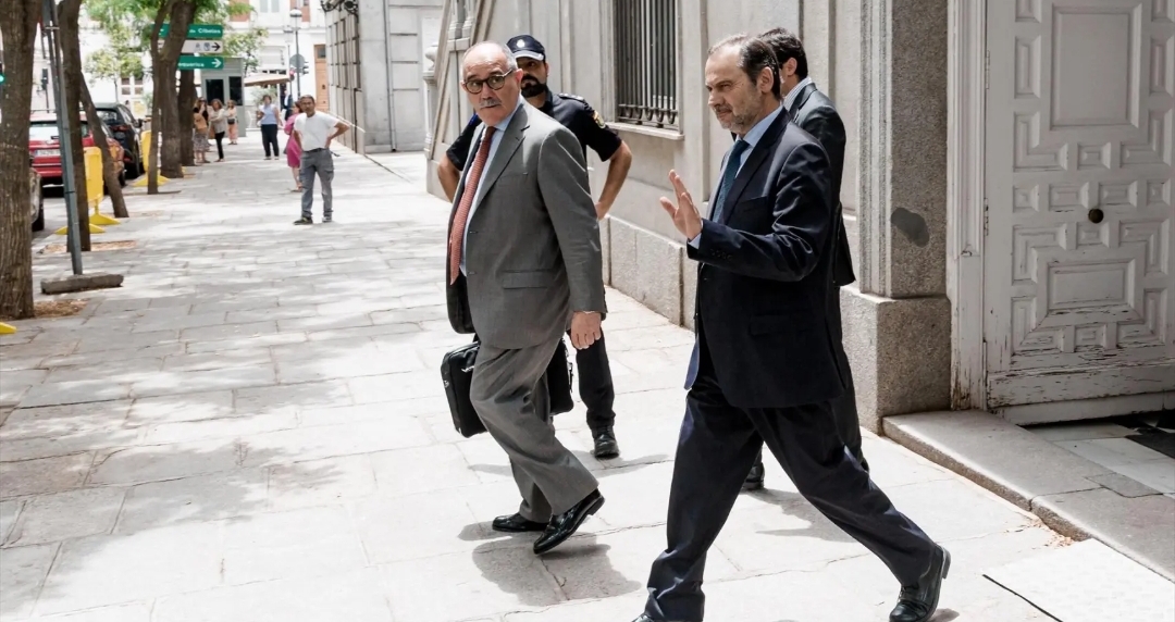 El juez reclama al PSOE un "informe detallado" de las donaciones de Ábalos, que ascenderían a 44.700 €