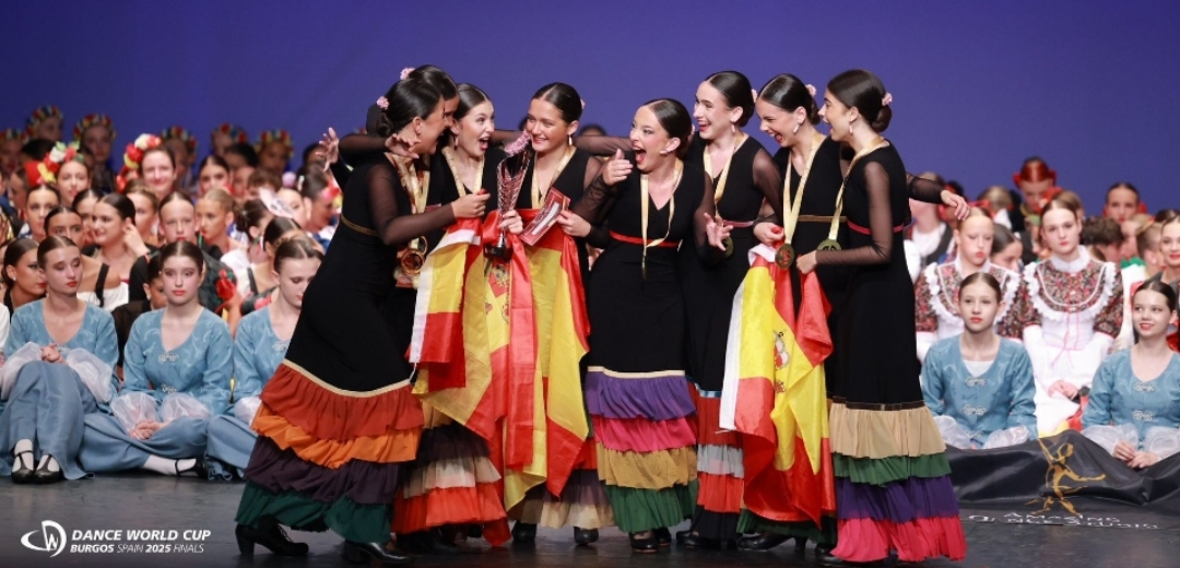 Las alumnas del Centre Municipal de les Arts de Burriana logran la medalla de oro en el Mundial de Danza