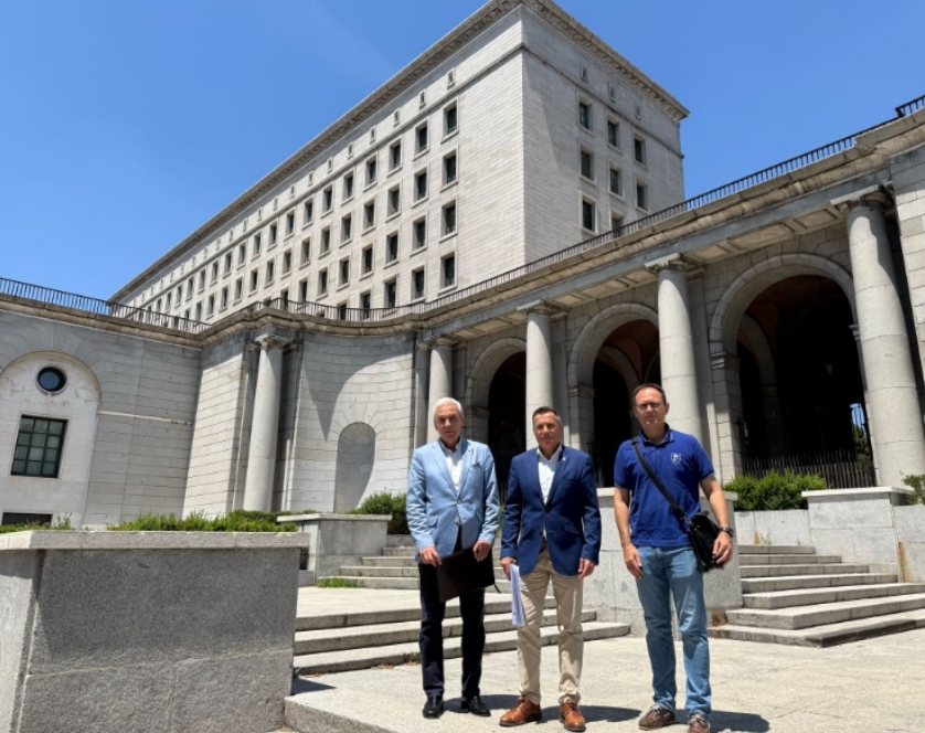 Burriana se reúne con el Ministerio para reclamar las inversiones que frenen la erosión y preserven el futuro de sus playas