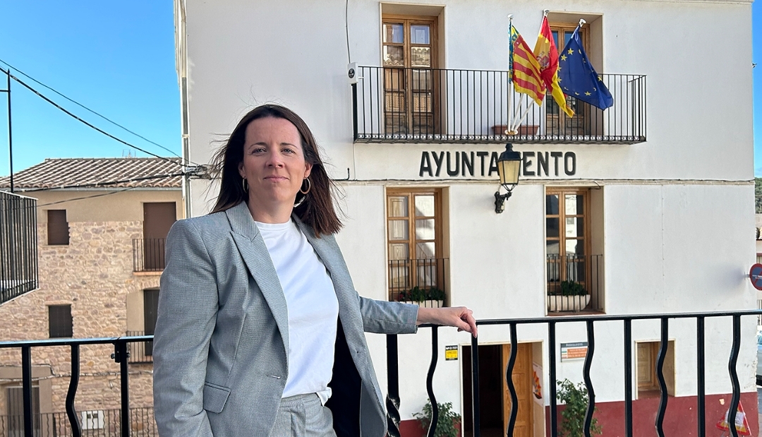 Chóvar convierte 88.500 euros de la Diputación en “diversión y juegos para los más pequeños” con la apertura de un nuevo parque infantil