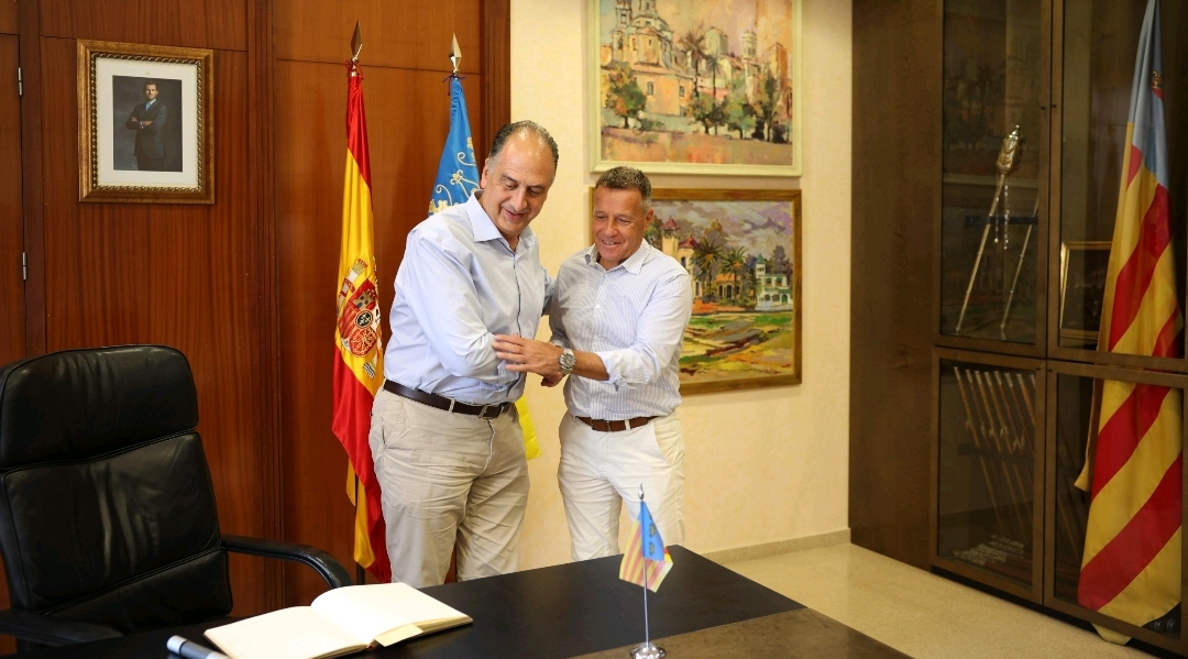 Burriana recibe al conseller de Emergencias e Interior para abordar la seguridad municipal