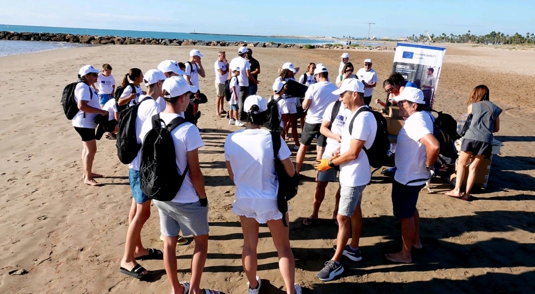 Burriana se suma un año más a la campaña europea #EUBeachCleanup con una jornada de limpieza en sus playas