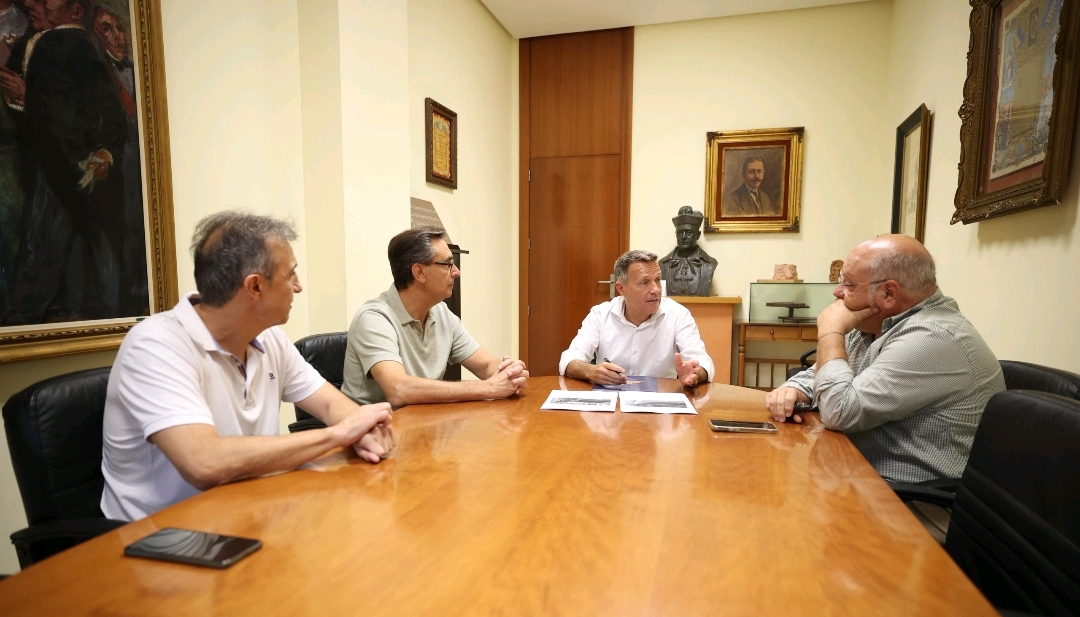Burriana se reúne con asociaciones y agricultores ante la inacción del gobierno de España por declarar la zona catastrófica