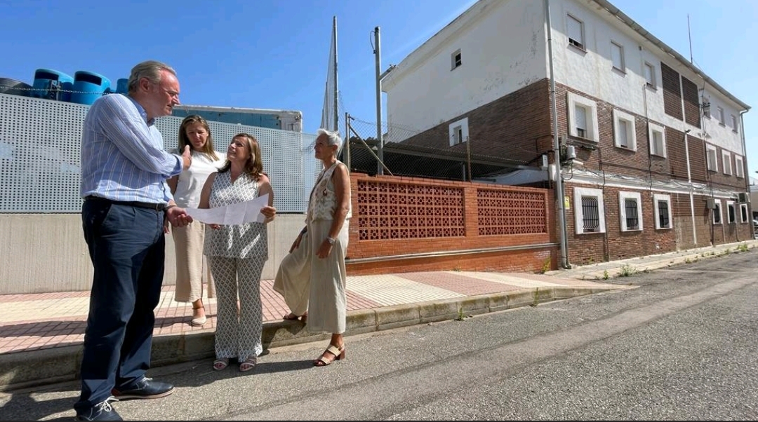 El PP de Benicàssim exige un cuartel, el enlace con la AP7 y la mejora del acceso norte a la N-340 a un presidente del Gobierno “desaparecido”