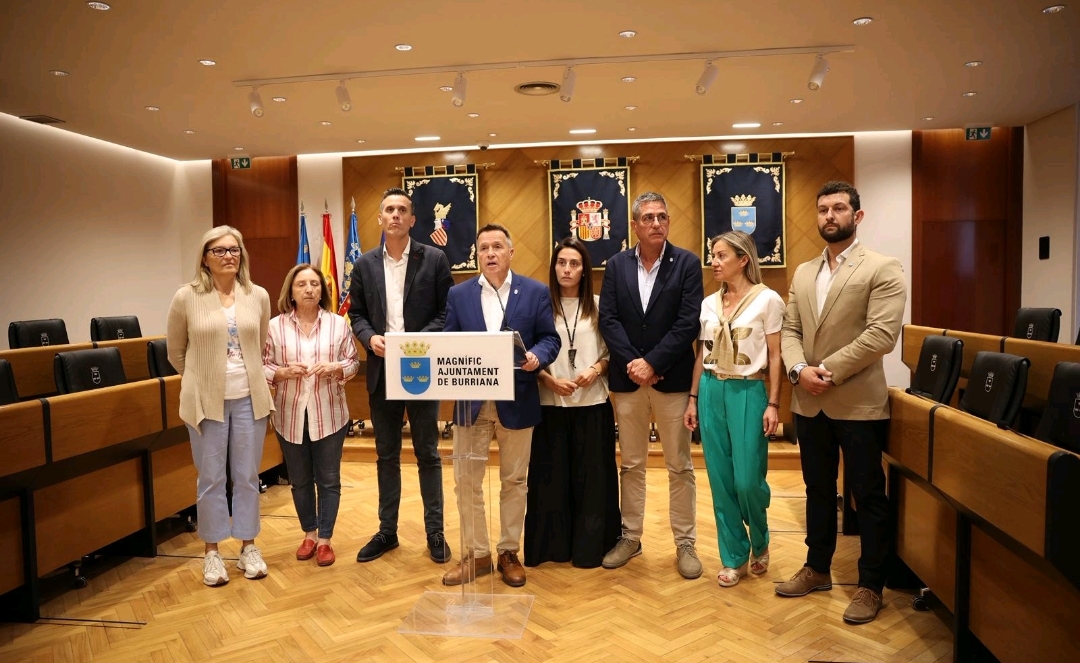 El alcalde de Burriana cesa a los tres concejales Vox que votaron en contra de la bajada de impuestos en el Pleno Extraordinario