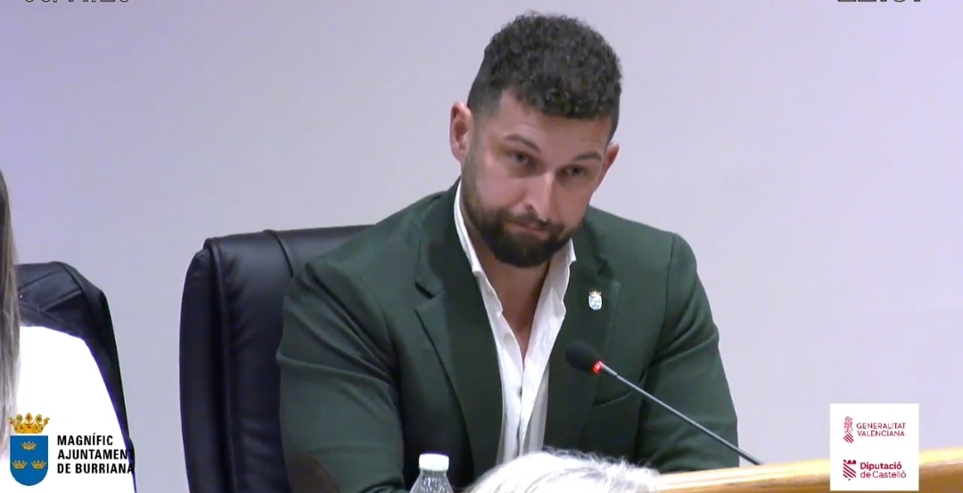 Vicente Aparisi insinúa que Fran Capdevila no escribe sus propios textos y recibe una respuesta inmediata: “No tengo asesores, es la realidad”