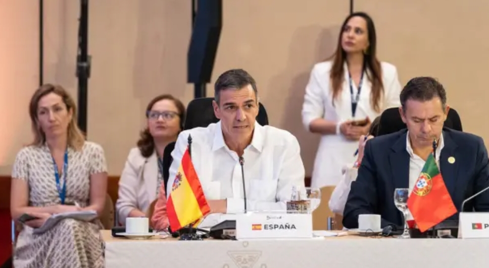 Sánchez desafía a Trump al unirse a Petro y Lula en una cumbre marcada por las ausencias y la ofensiva de EEUU en el Caribe