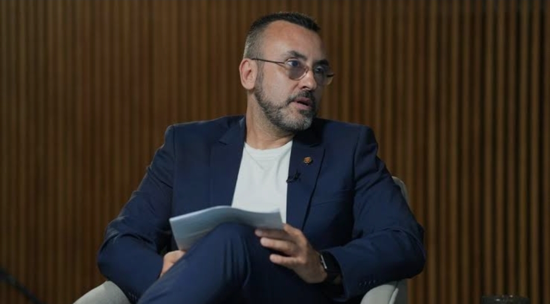 El supuesto cometa 3I/ATLAS resulta ser, según los rumores de Twitter, una nave llena de “Amegos Segarros” rumbo a la macro mezquita de José Benlloch