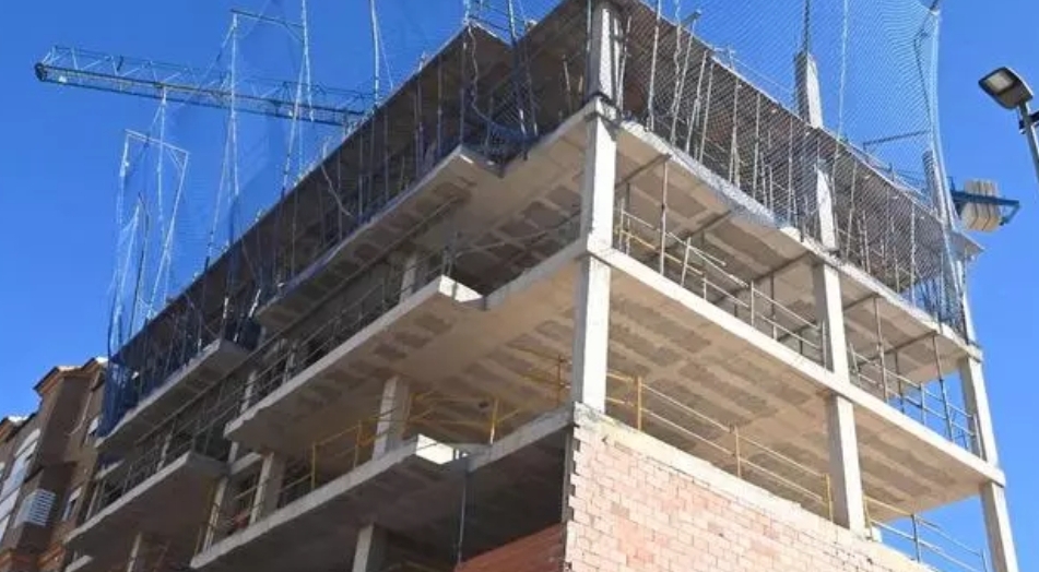 Benlloch se queda sin el soterramiento y ahora improvisa: del fracaso ferroviario a la polémica por los terrenos municipales