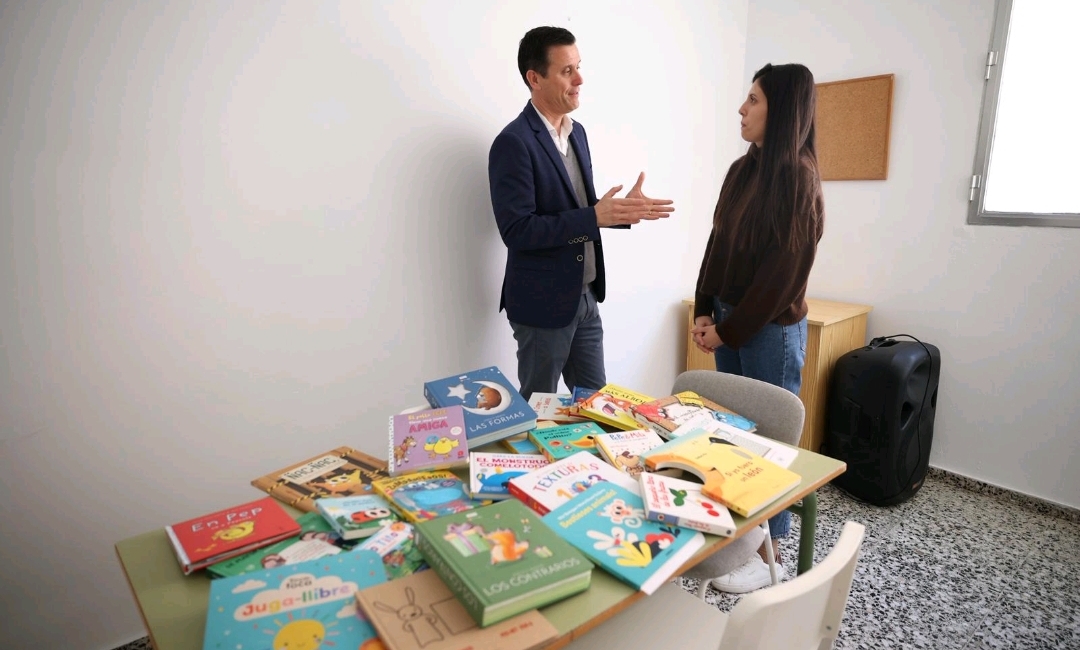 Burriana invierte en nuevo material escolar y mobiliario para el patio de la Escuela Infantil Municipal Príncipe Felipe