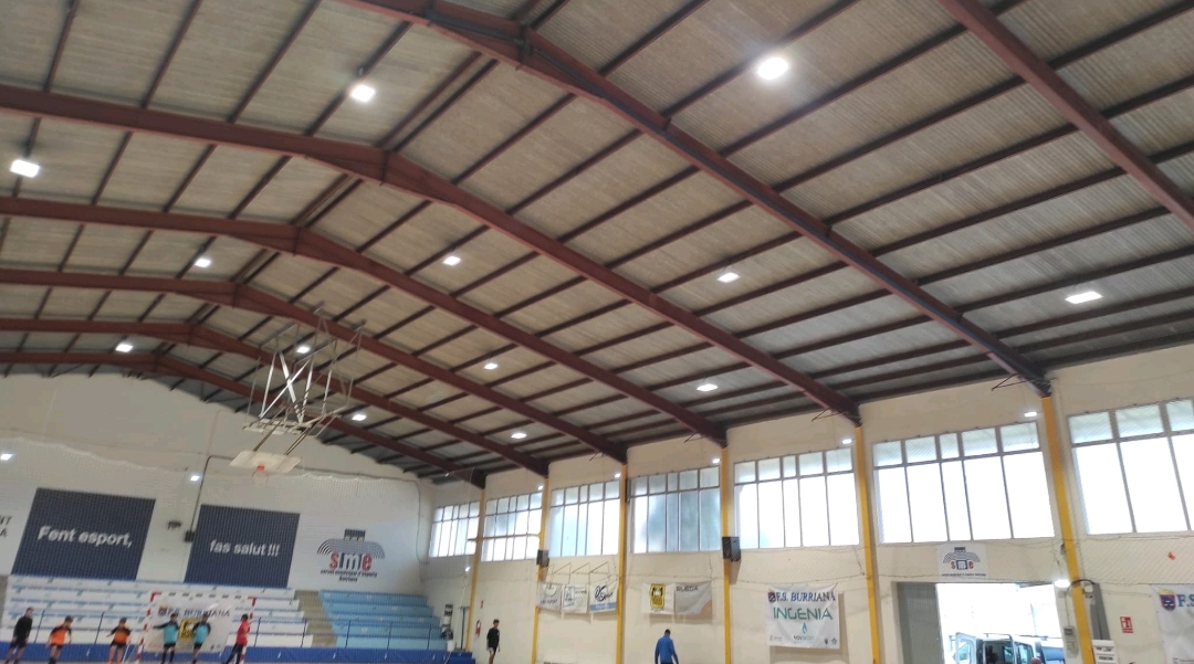Burriana finaliza la renovación completa de la iluminación del Pabellón de Fútbol Sala de La Bosca