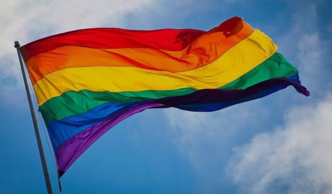 Benlloch presume de progresismo mientras ignora a AFYM LGTBI+ y avanza con la macromezquita sin dar explicaciones