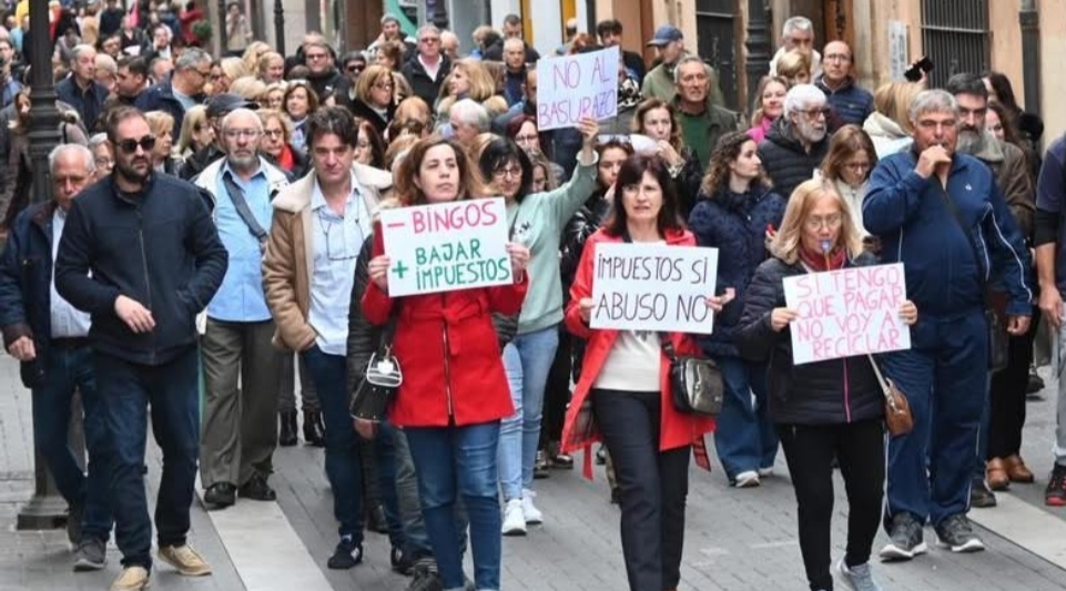 David Martí no descarta una nueva manifestación contra el tasazo de basuras tras la Navidad