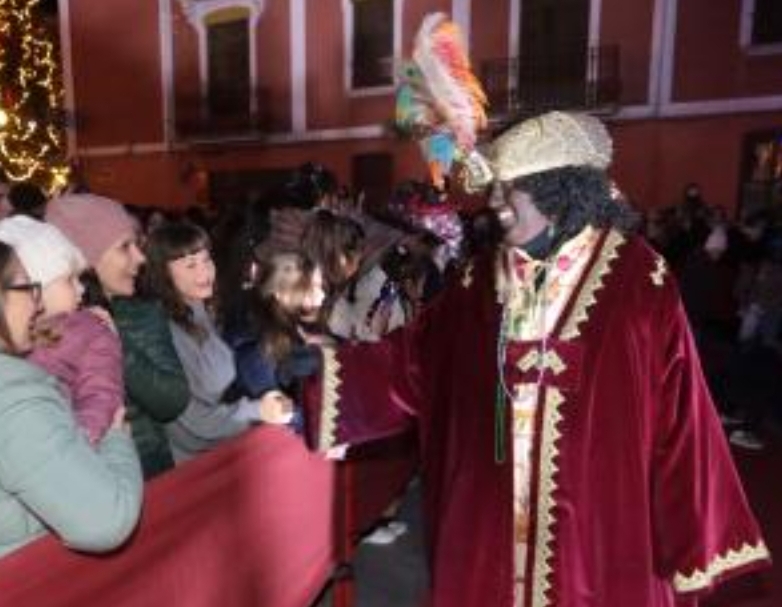 Benlloch vuelve a llegar tarde: Vila-real y la polémica del Rey Baltasar por ser un blanco pintado