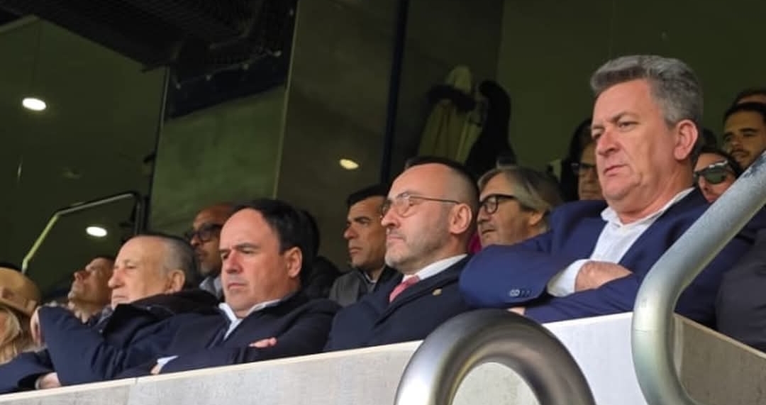 ¿Benlloch dormido en el fútbol o pensando en los 8 millones que debe el Ayuntamiento a los proveedores?