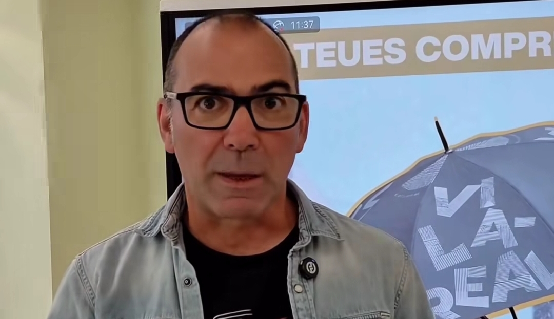 De los paraguas al vacío: la gestión de Xus Madrigal desespera al comercio local