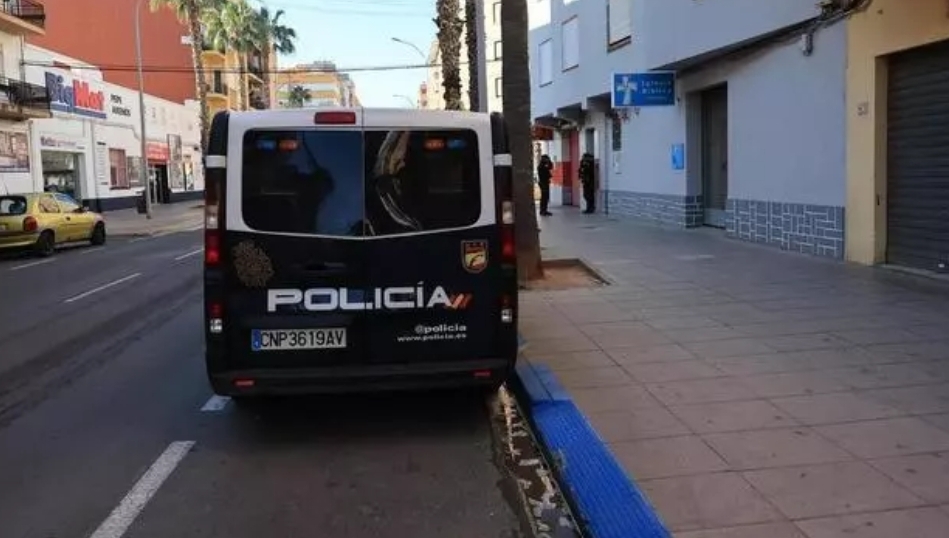 Persecución de película en Vila-real para detener a un presunto tironero que intentó robar joyas a varios peatones