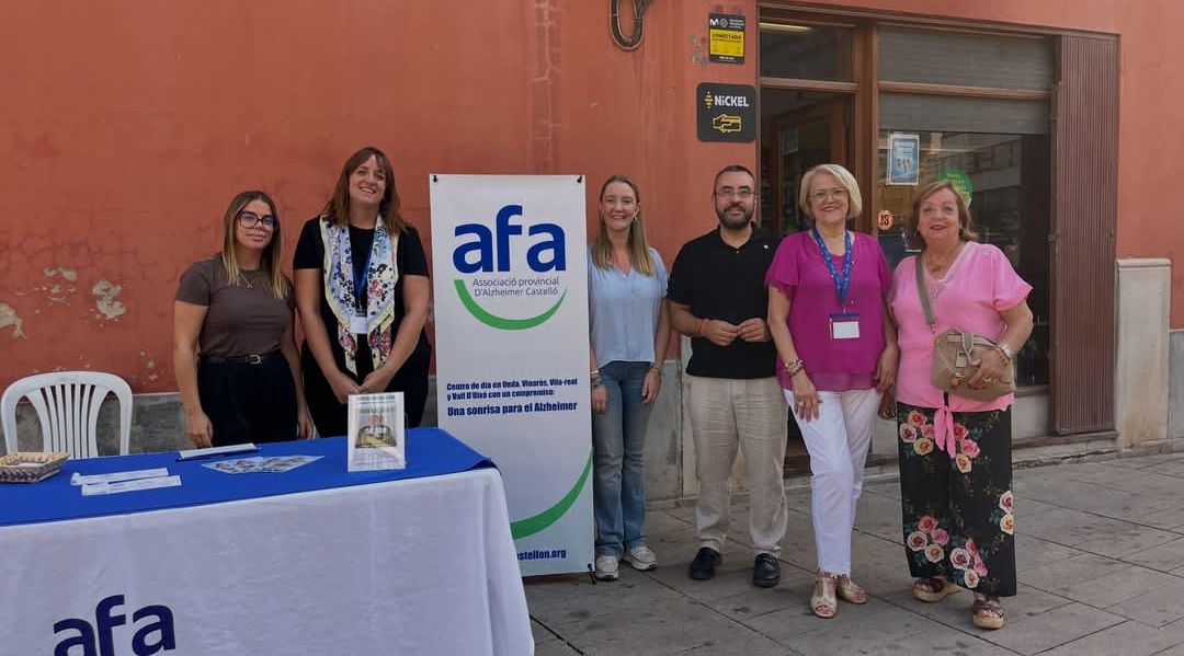 Benlloch se fotografía con el Alzheimer mientras las familias esperan respuestas: ¿cuáles son las prioridades de Vila-real?
