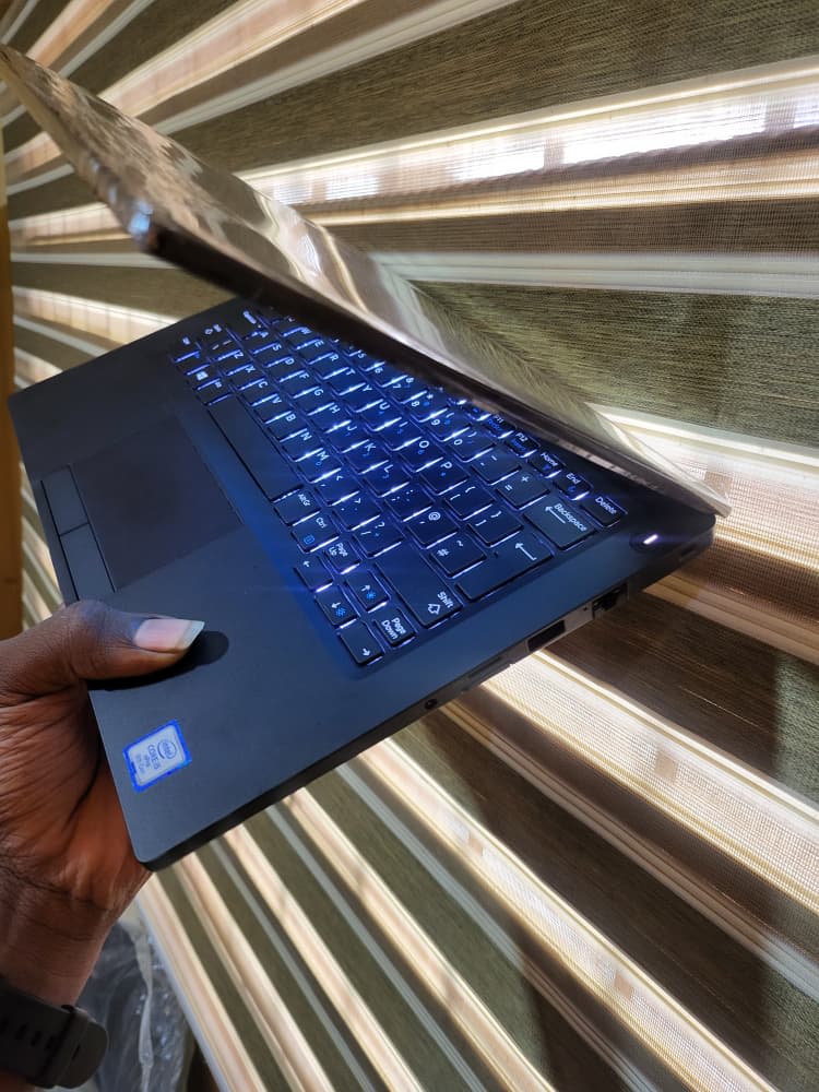 Dell latitude 7390 - Image 2
