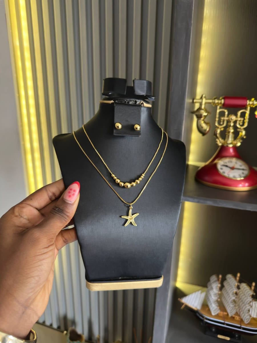 Gold plated necklace and earrings set - Image 3