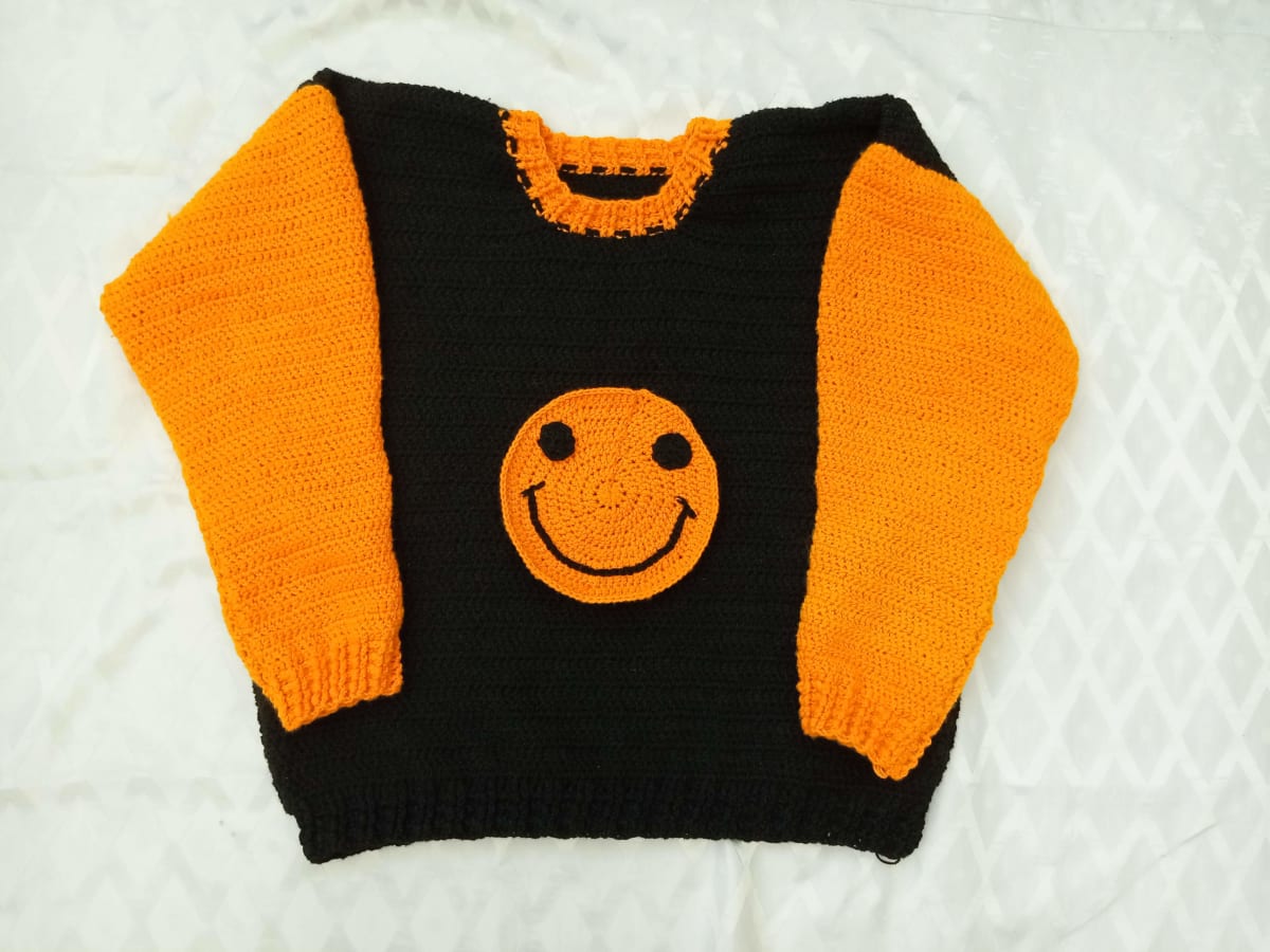 Crochet smiley sweater 