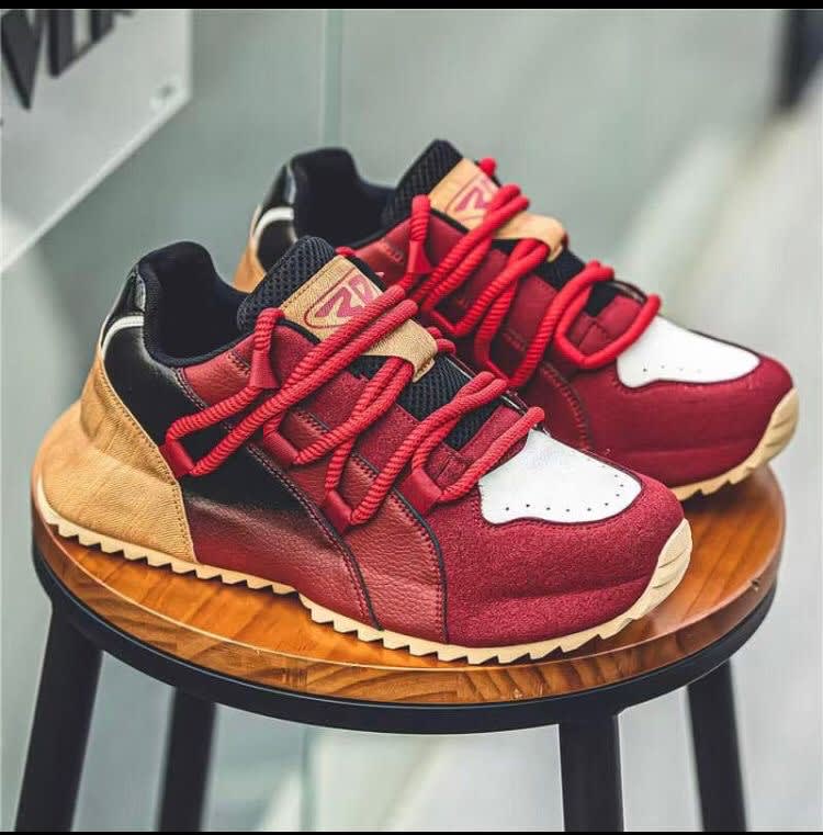 Fully boxed sneakers  - Image 2