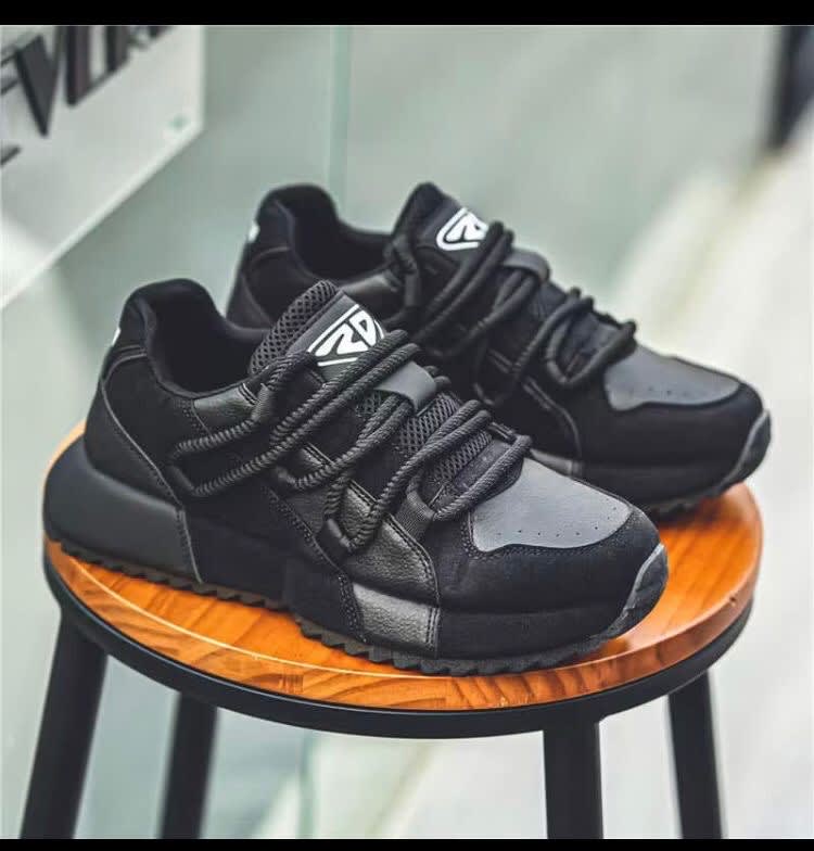 Fully boxed sneakers 