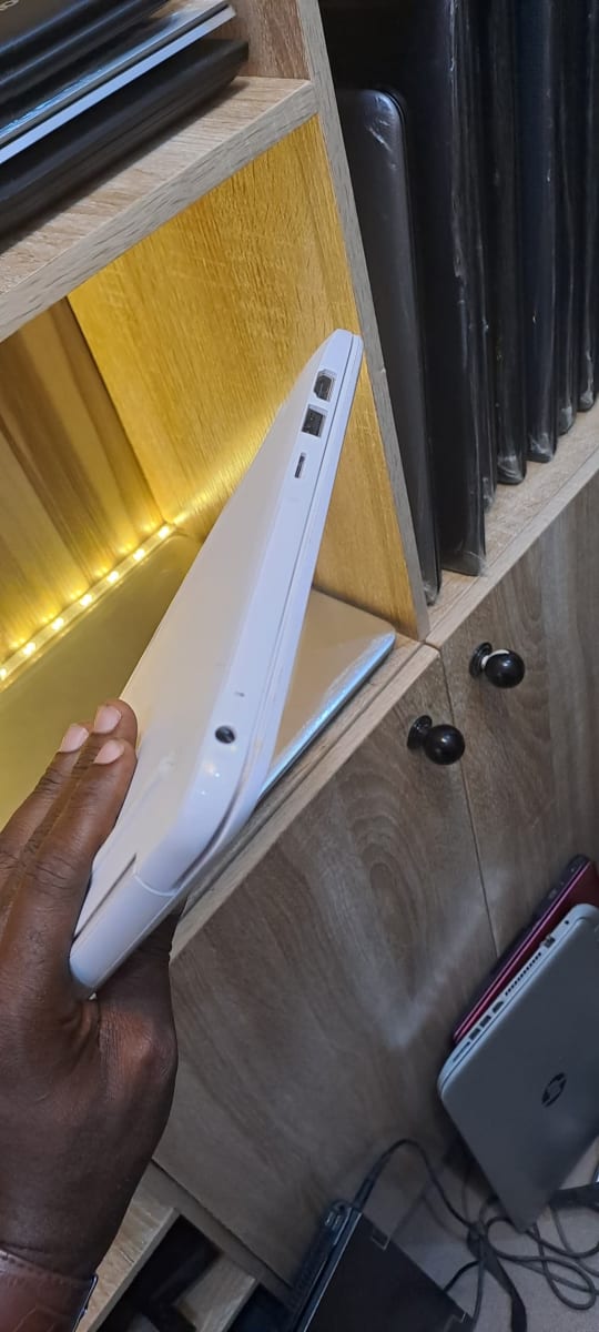 HP STREAM 11 - Image 2