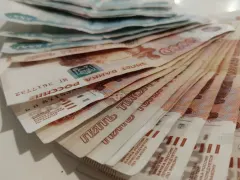 Более тысячи тюменских отцов получают пособие по уходу за ребенком до 1,5 лет