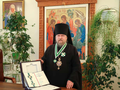Награждение епископа Тихона орденом Серафима Саровского
