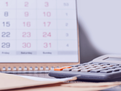 Об обязанности представления в налоговые органы уведомлений об исчисленных суммах имущественных налогов организаций и авансовых платежей в 2024 году