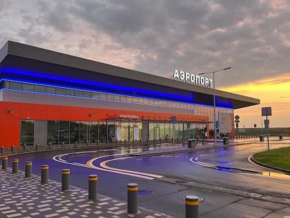 Театральная премьера в аэропорту Ремезов
