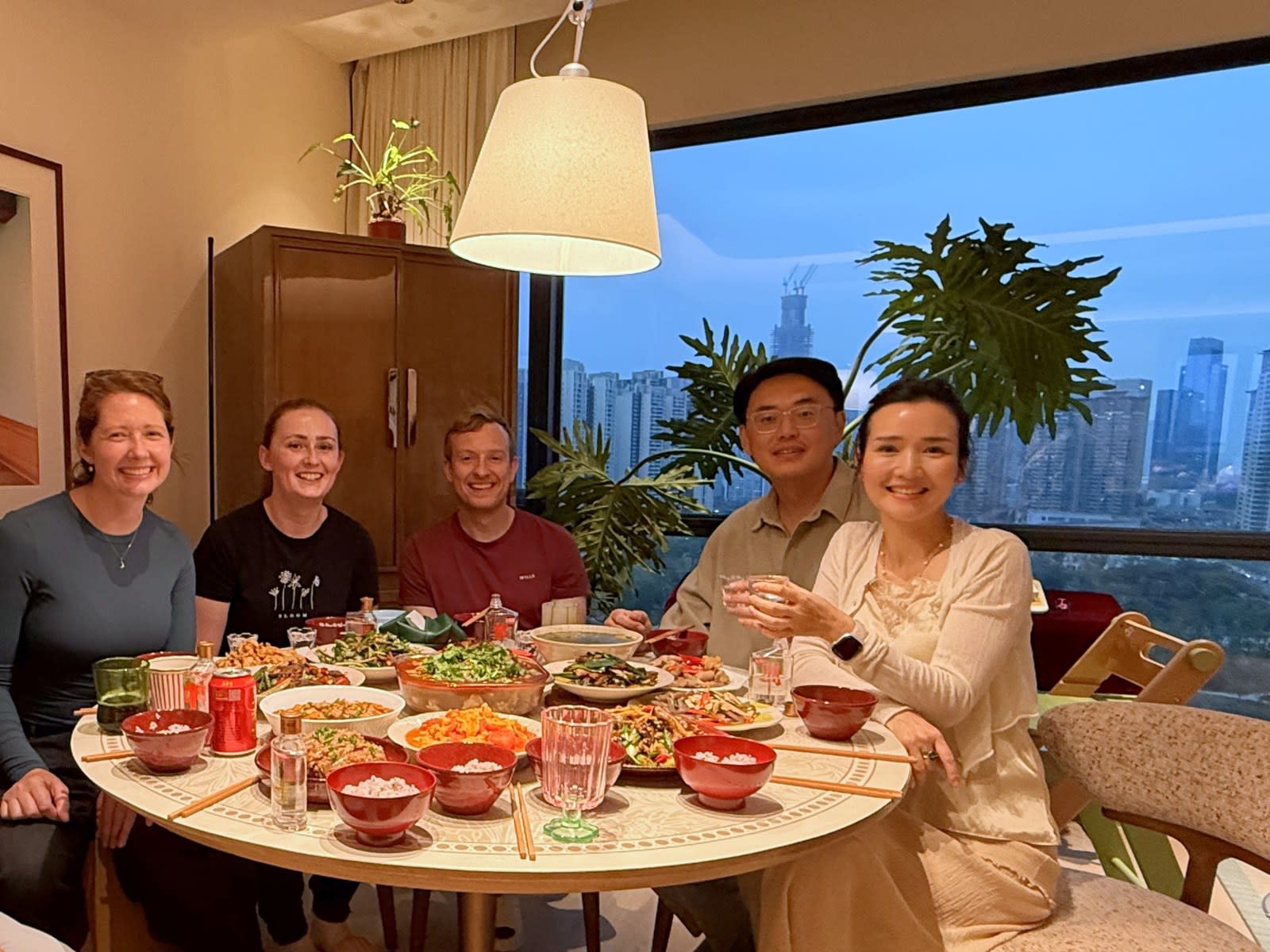 Guests at dinner with Lynne’s Family