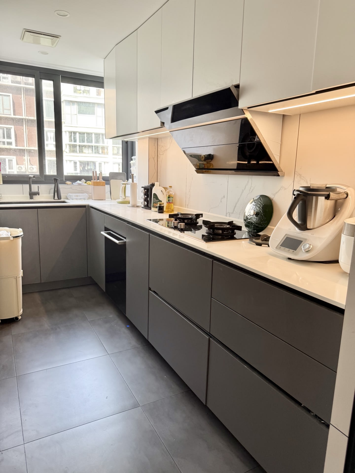 Yiting's bright home kitchen, where the class takes place