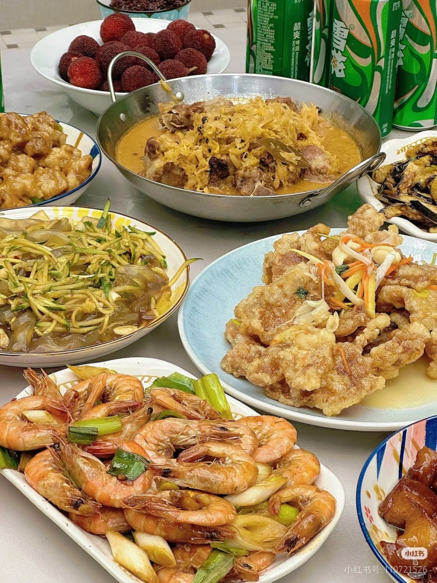 A home-cooked table at Xirui's home