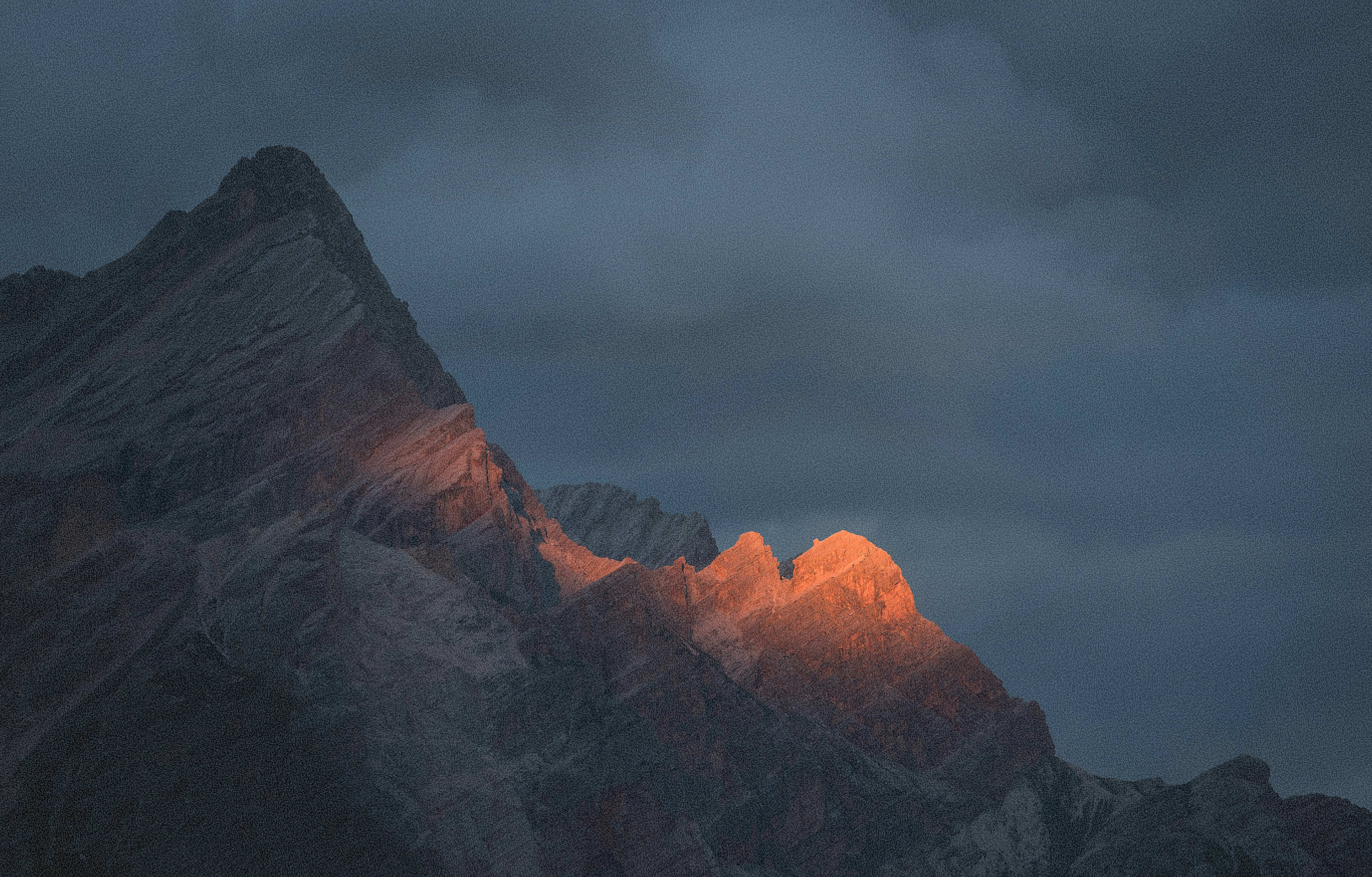 Logo Finthesis on a mountain background