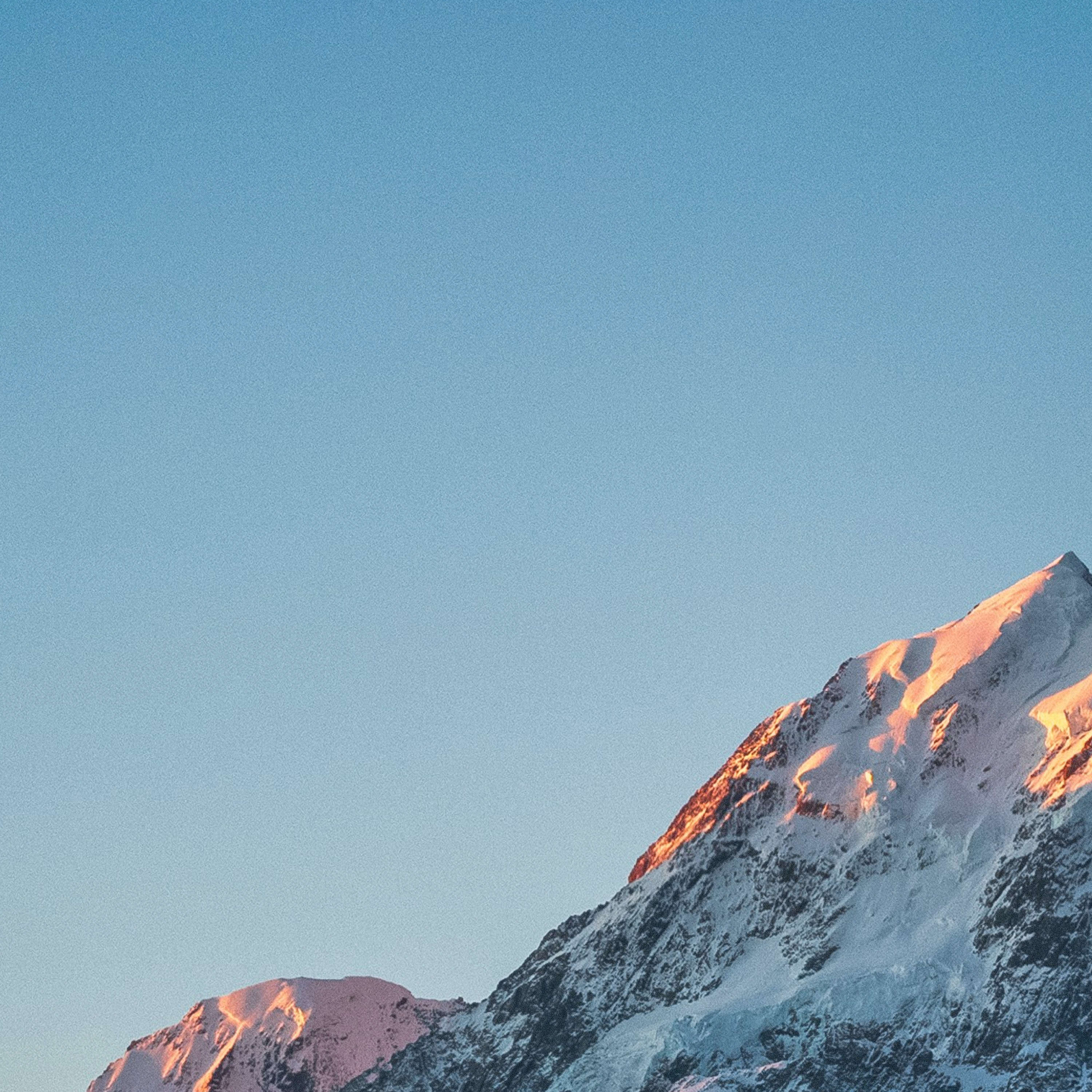 Logo Finthesis on a mountain background