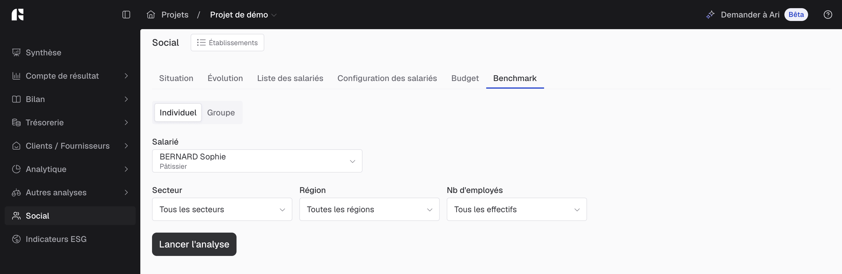 Onglet Benchmark du module Social, avec le formulaire d'analyse individuelle d'un salarié